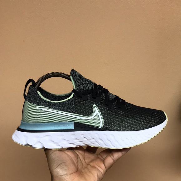 Nike React Infinity Run Flyknit “Black White Barely Volt” - Picture 4 of 15
